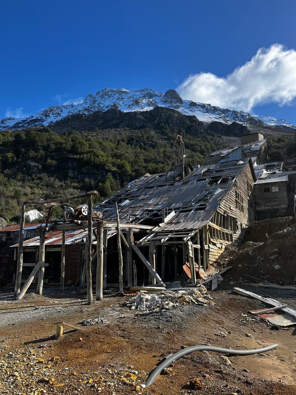 Antigua faena minera en la Región de Aysén